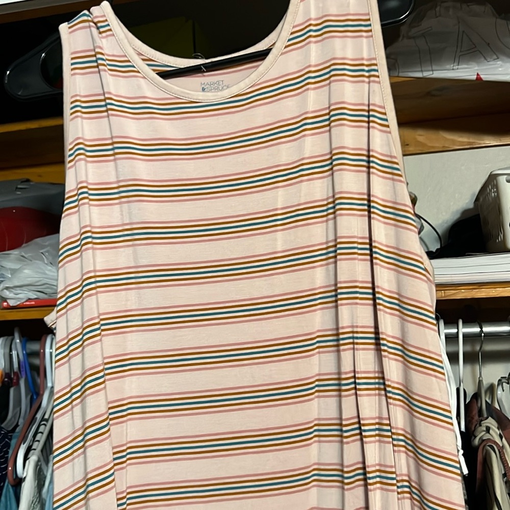 Sleeveless shirt